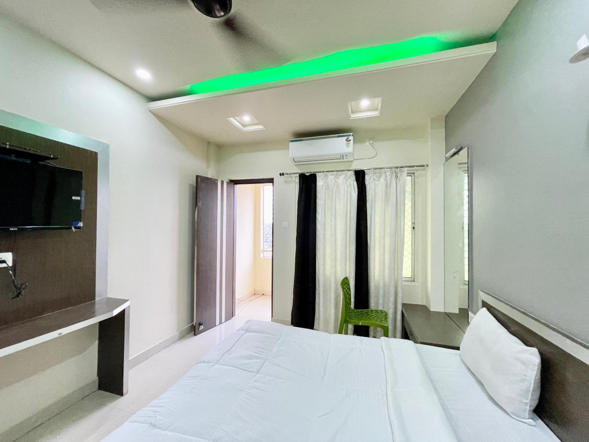 Hotel Trends In Puri Esterno foto