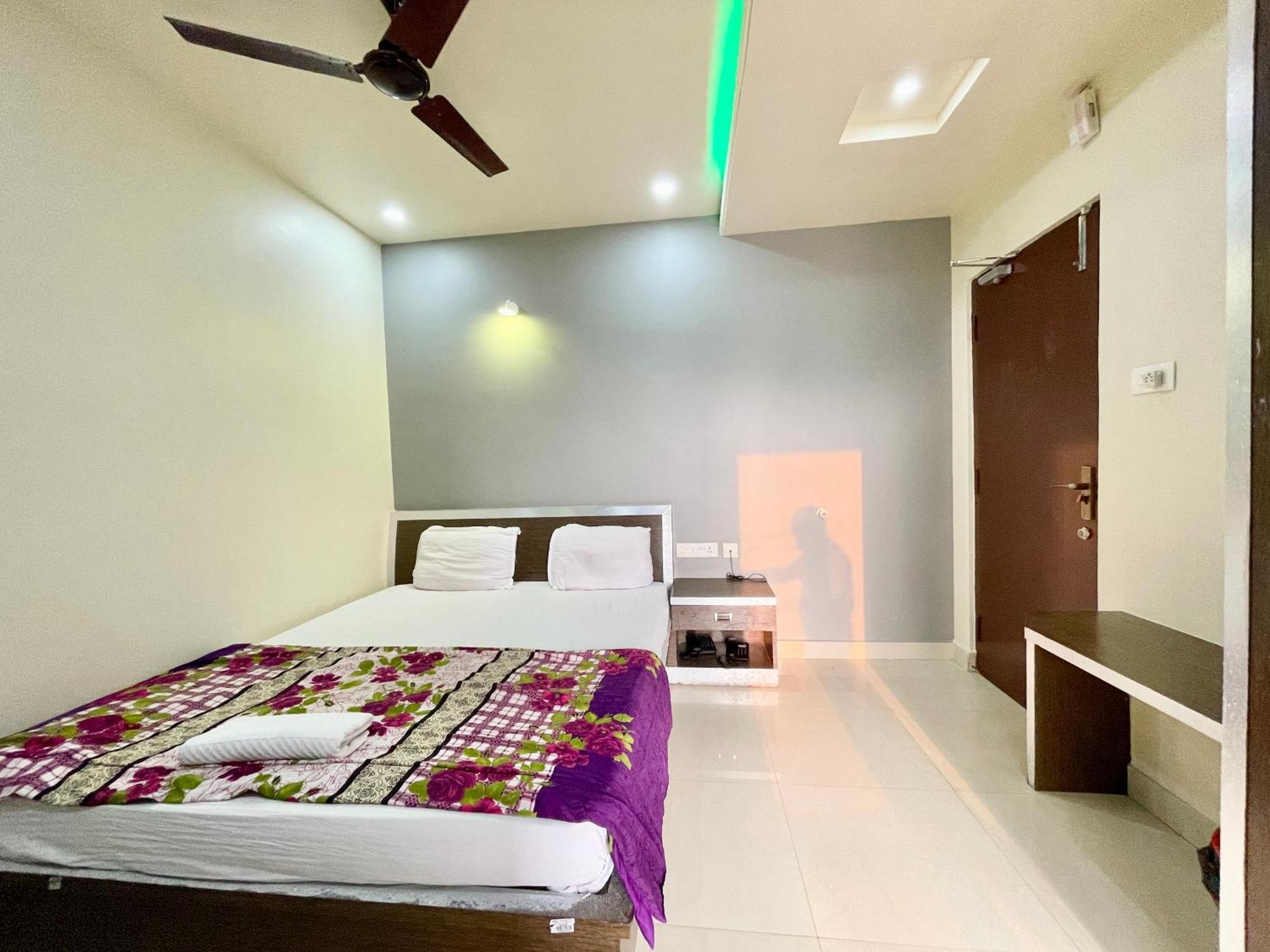 Hotel Trends In Puri Esterno foto