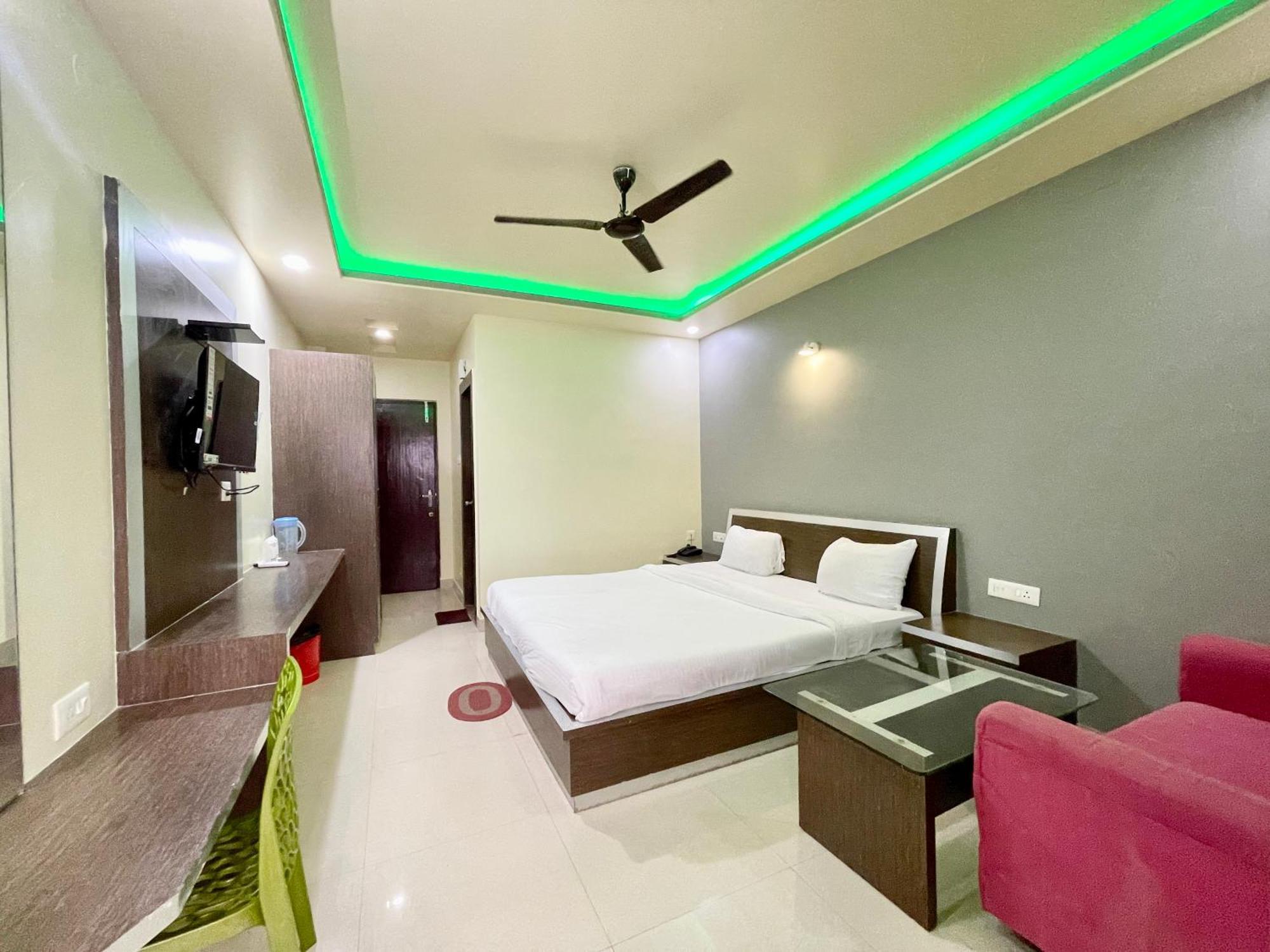 Hotel Trends In Puri Esterno foto