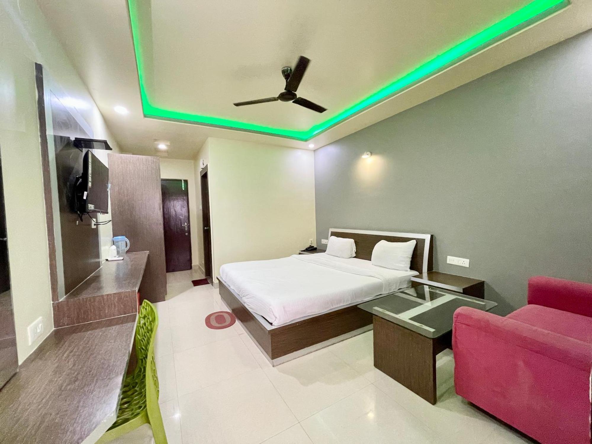 Hotel Trends In Puri Esterno foto