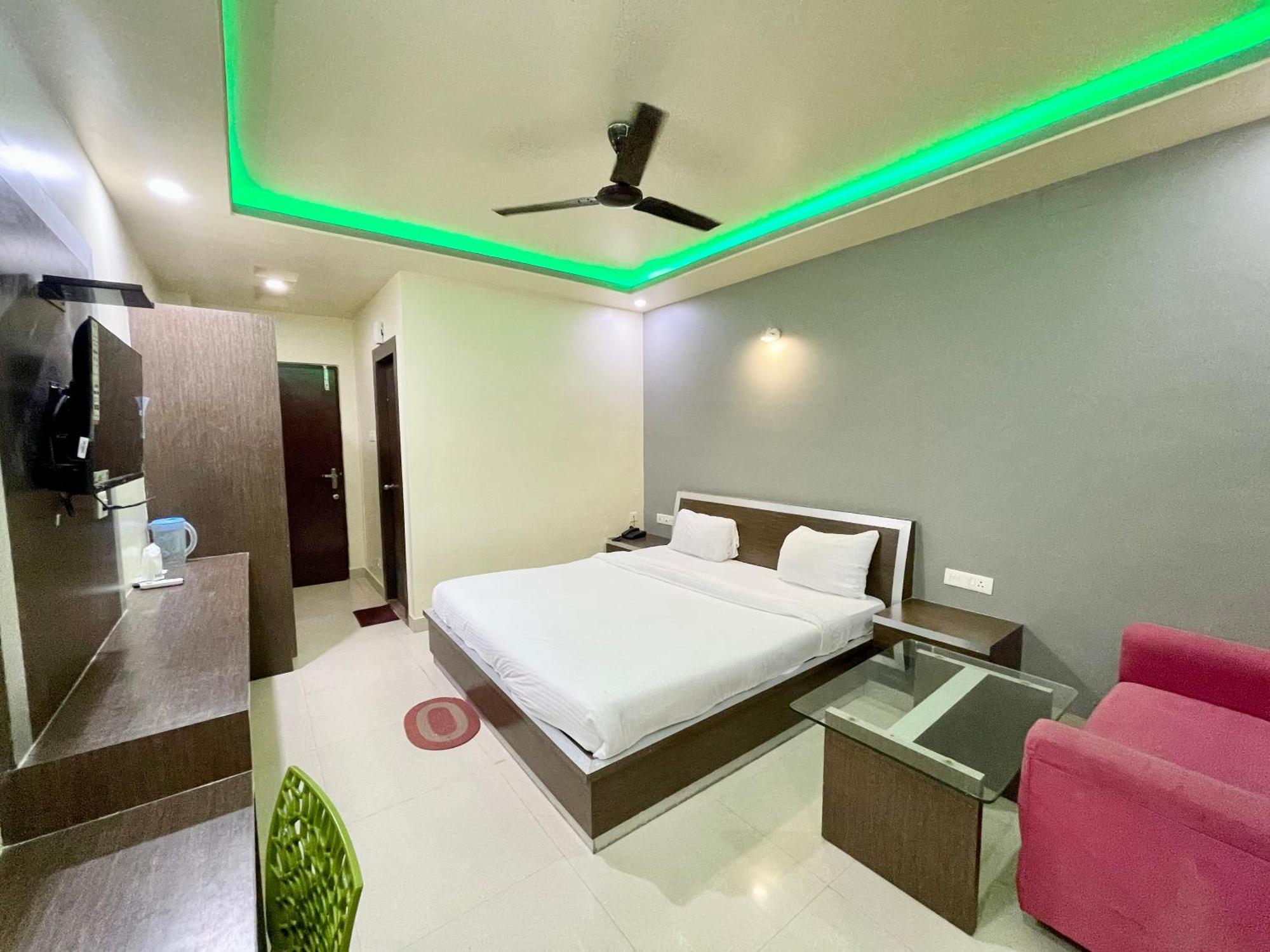 Hotel Trends In Puri Esterno foto