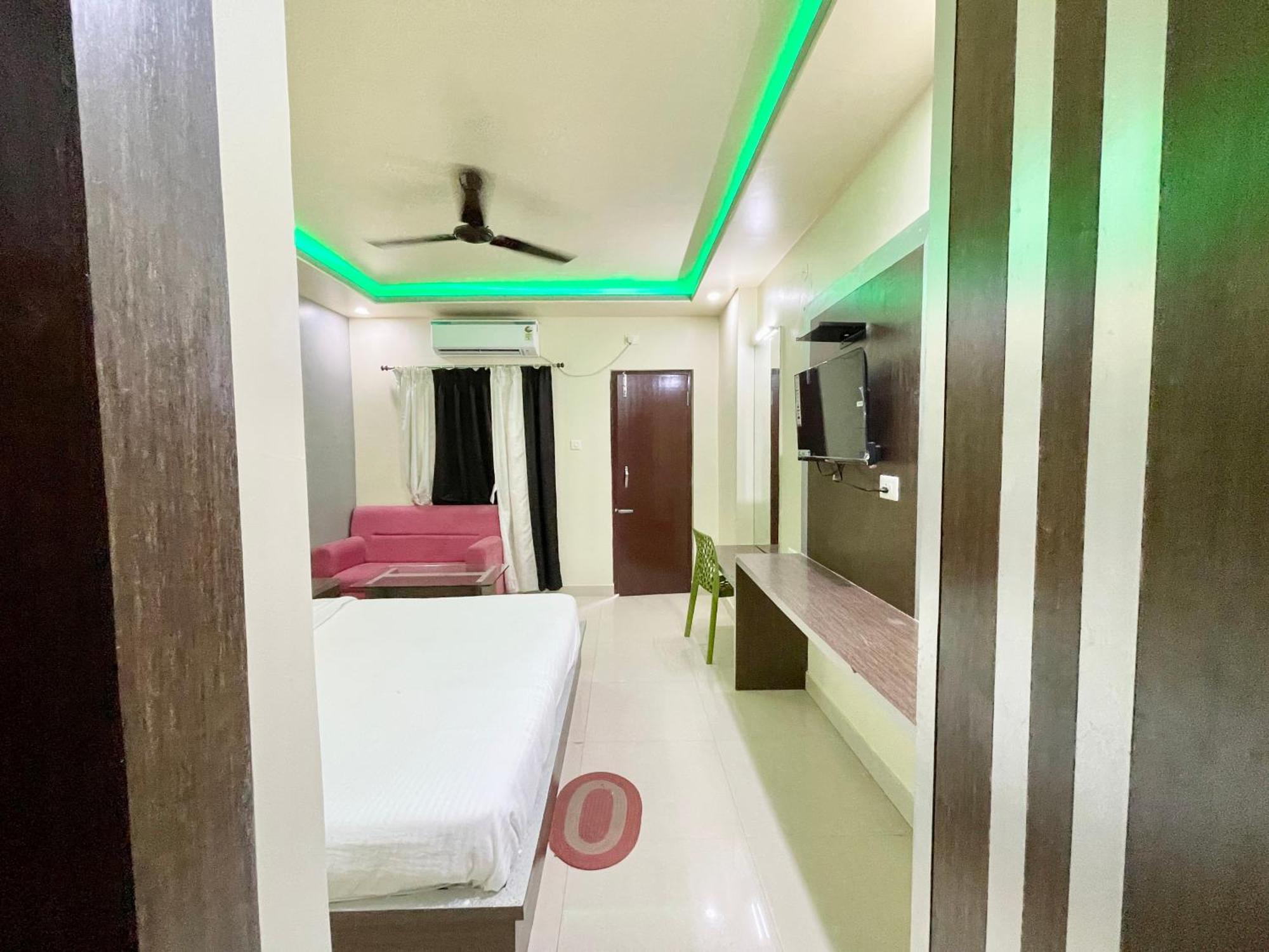 Hotel Trends In Puri Esterno foto