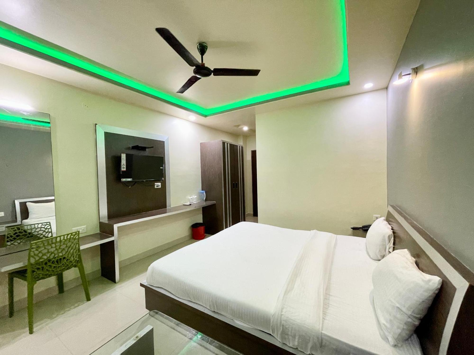 Hotel Trends In Puri Esterno foto
