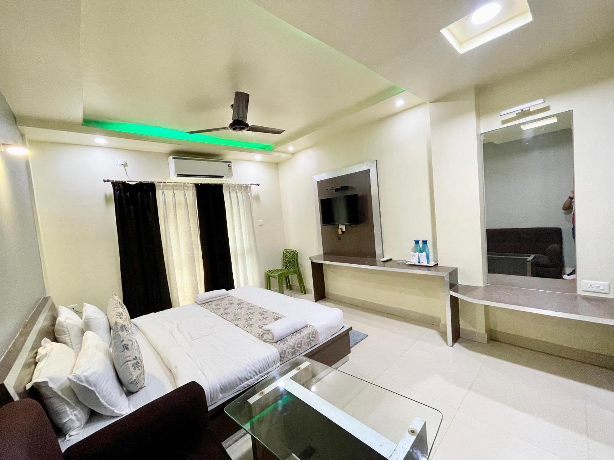 Hotel Trends In Puri Esterno foto