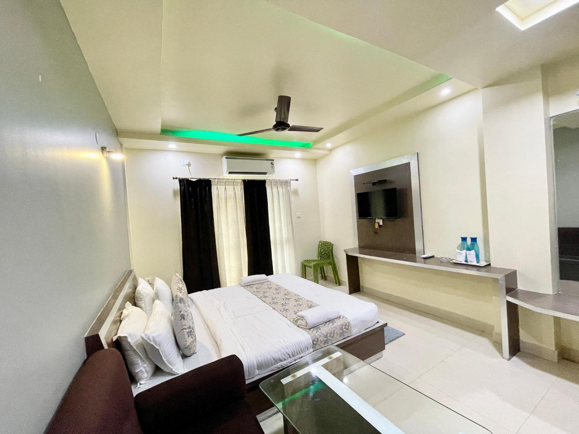 Hotel Trends In Puri Esterno foto