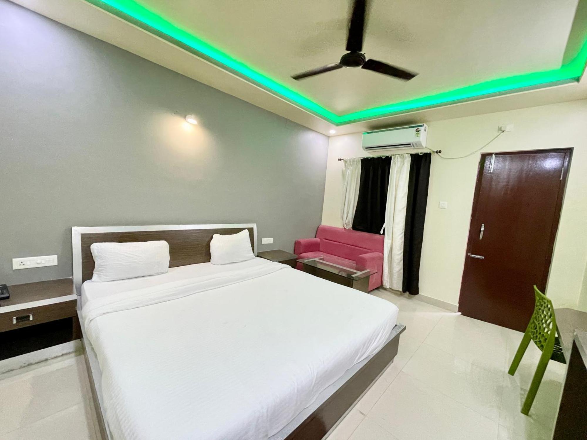 Hotel Trends In Puri Esterno foto