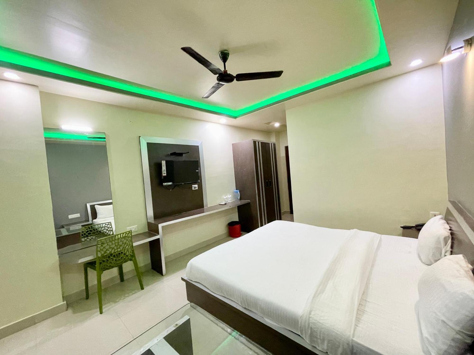 Hotel Trends In Puri Esterno foto