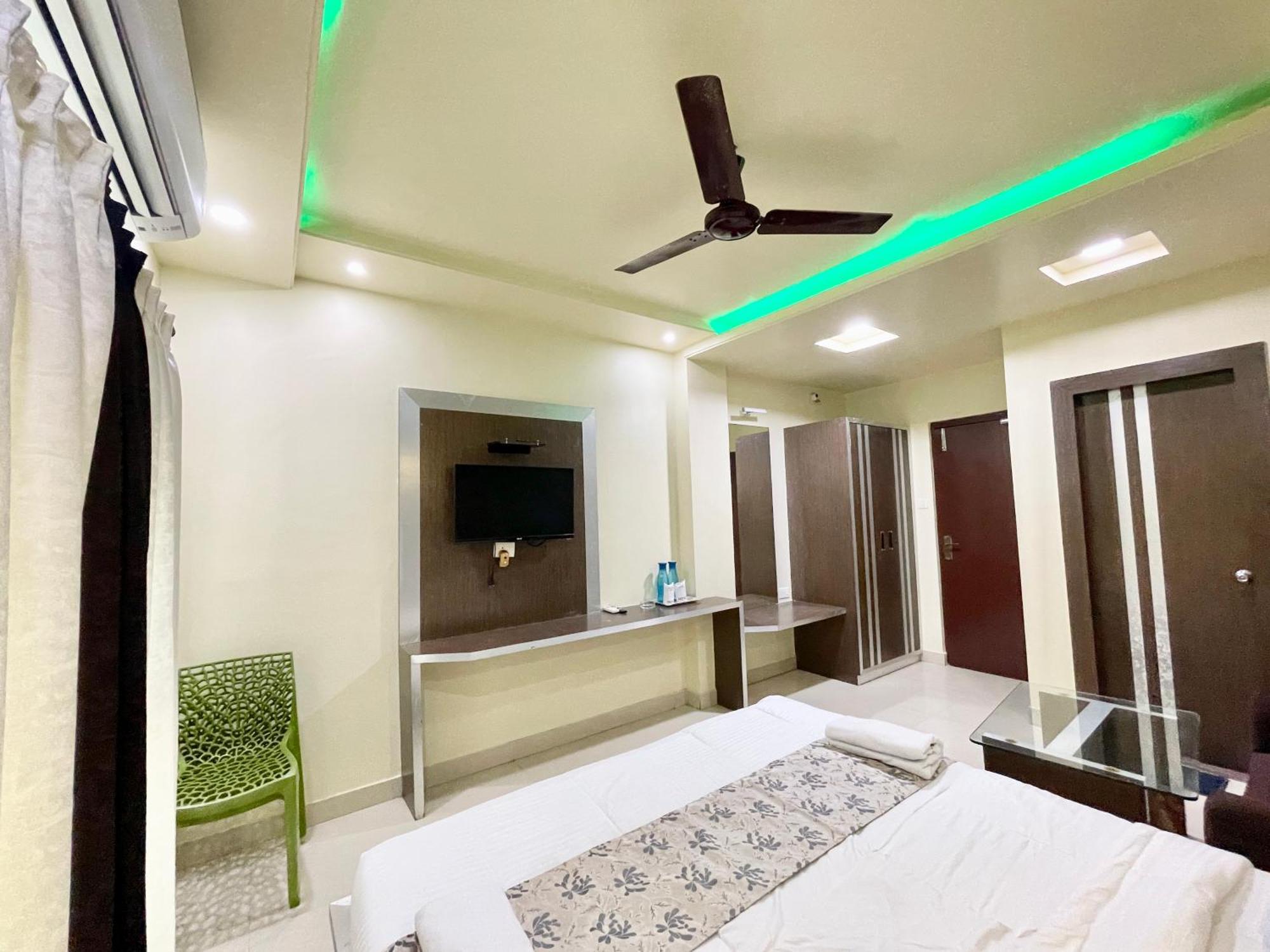 Hotel Trends In Puri Esterno foto