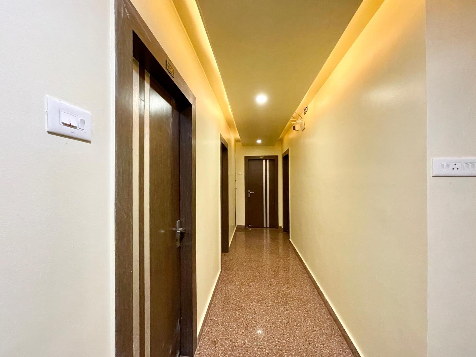 Hotel Trends In Puri Esterno foto