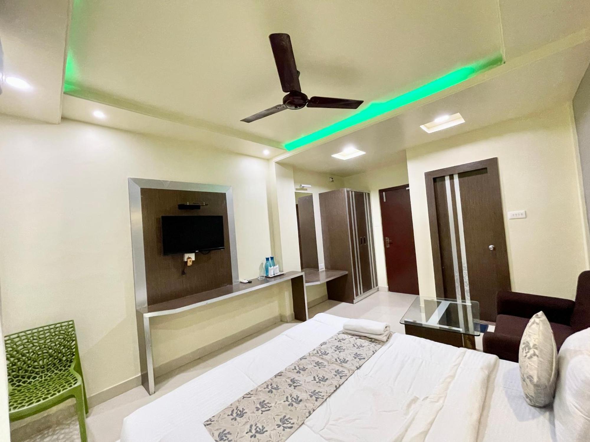 Hotel Trends In Puri Esterno foto
